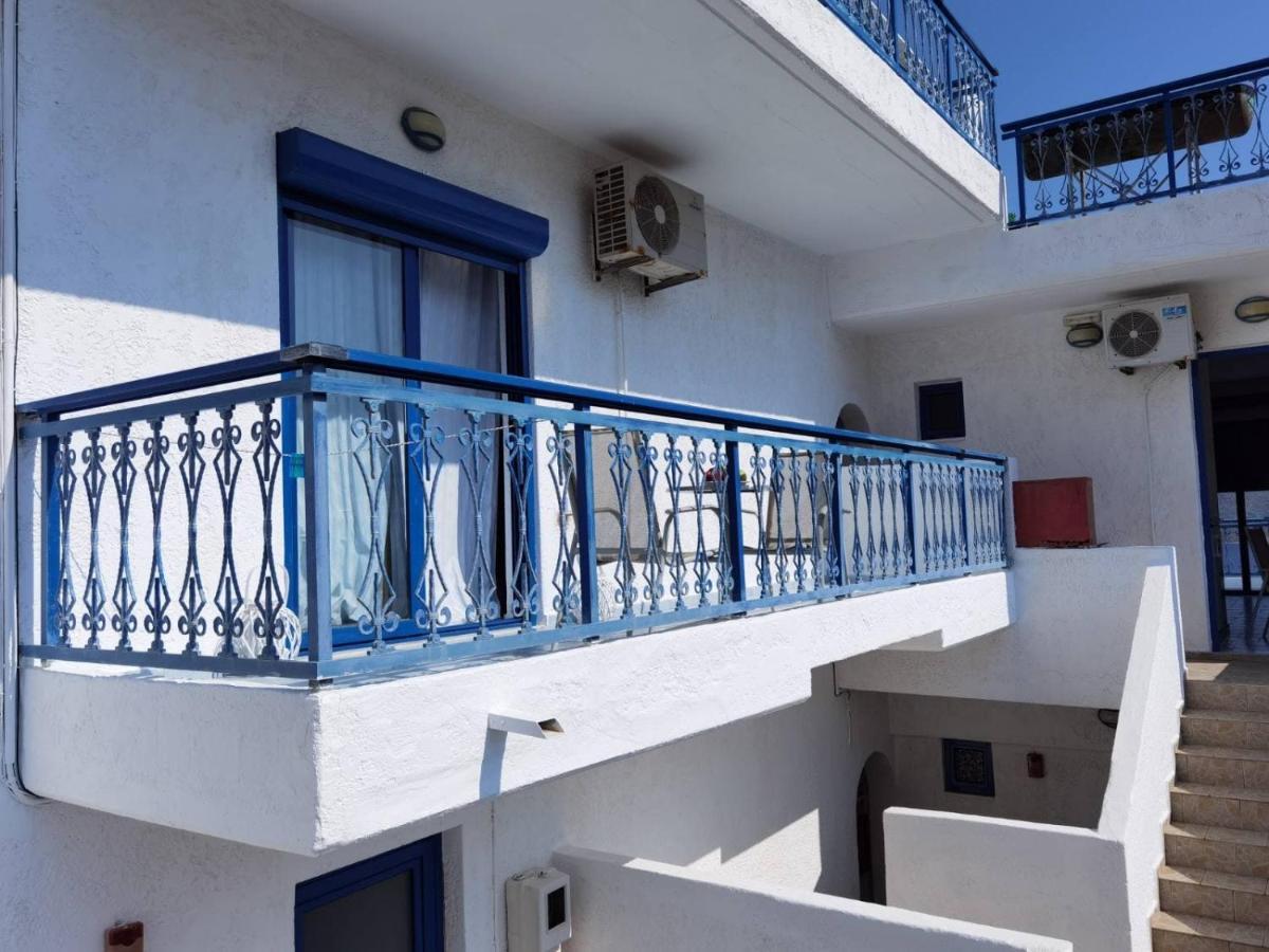 Marinas Studios Livadia  Buitenkant foto