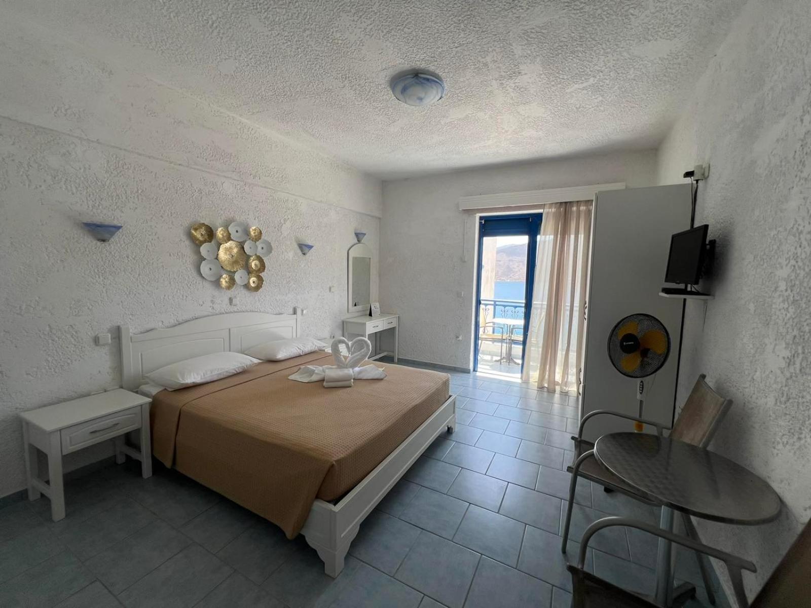 Marinas Studios Livadia  Buitenkant foto