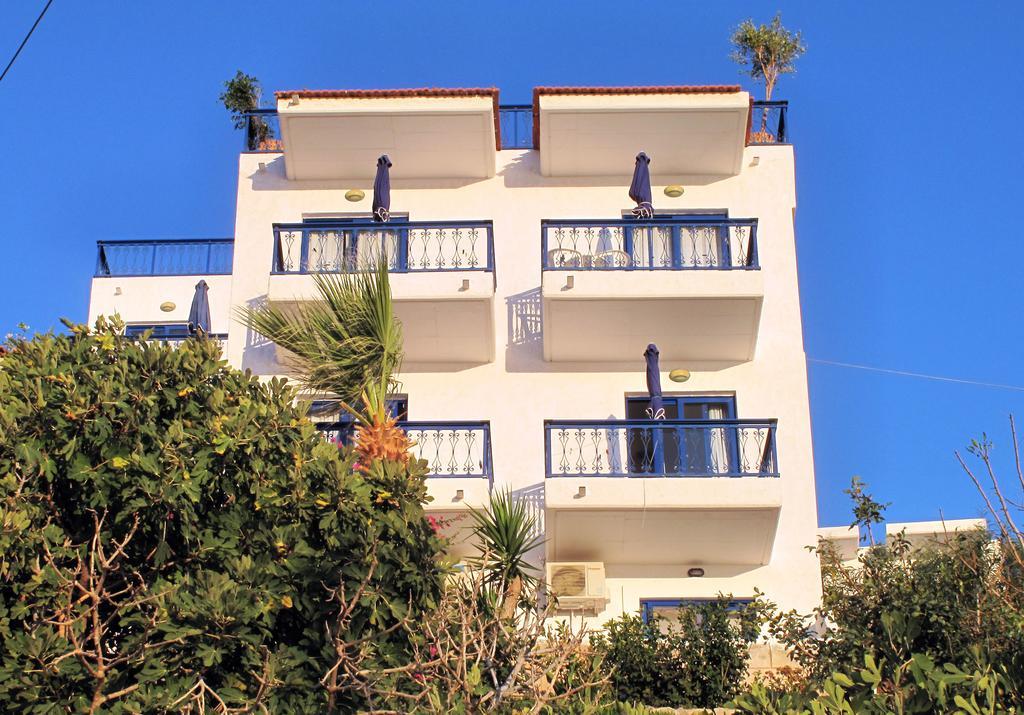 Marinas Studios Livadia  Buitenkant foto