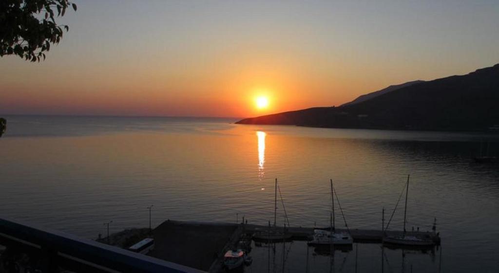 Marinas Studios Livadia  Buitenkant foto