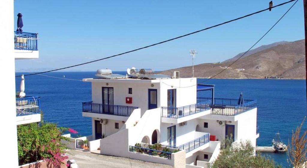 Marinas Studios Livadia  Buitenkant foto