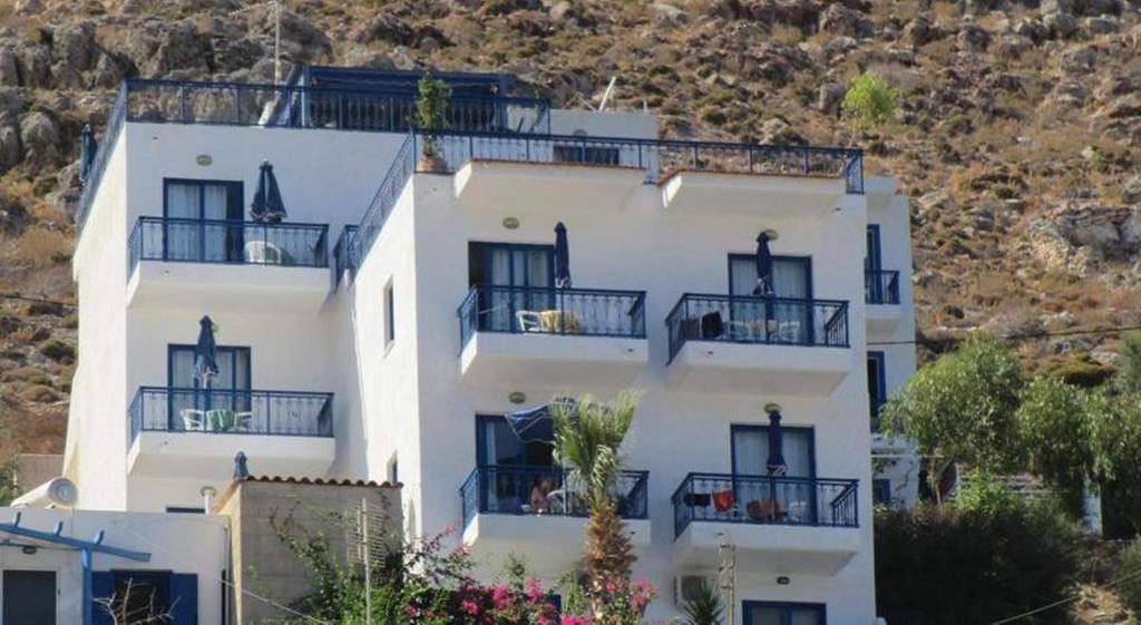 Marinas Studios Livadia  Buitenkant foto